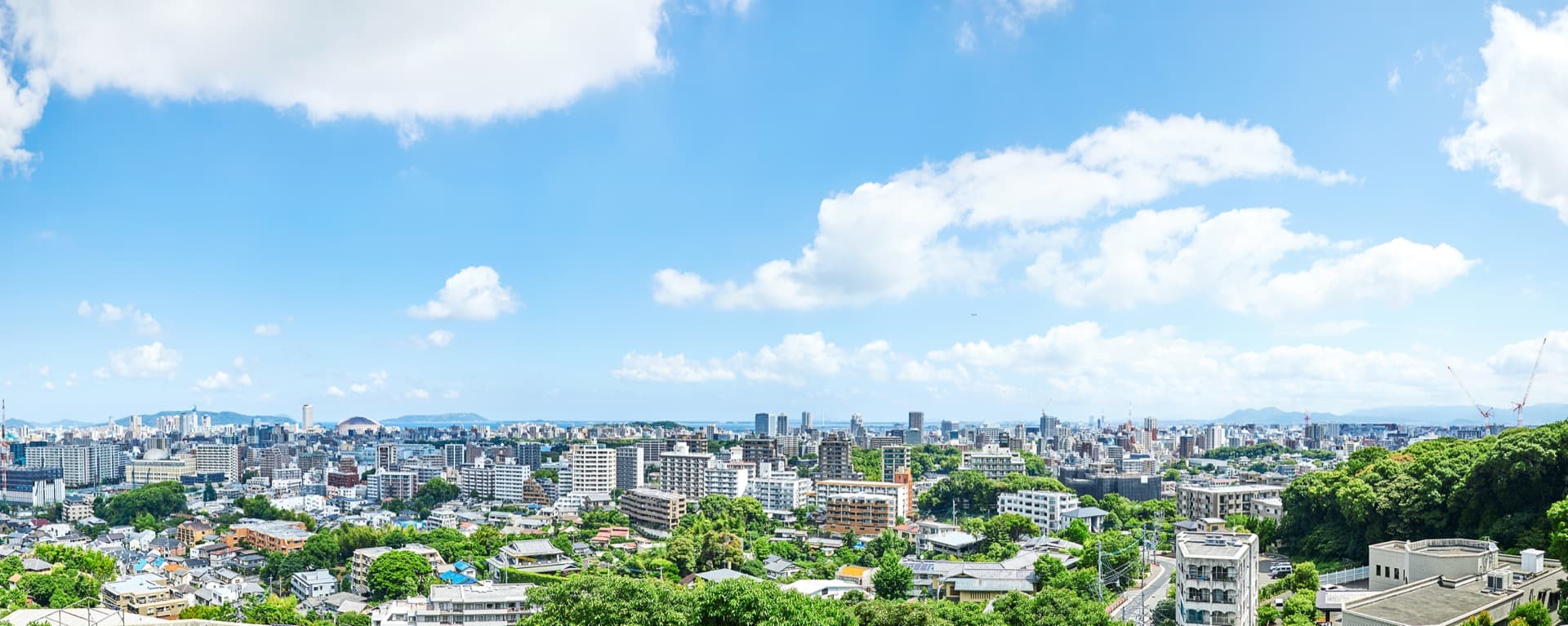 福岡の街並みと空のパノラマ